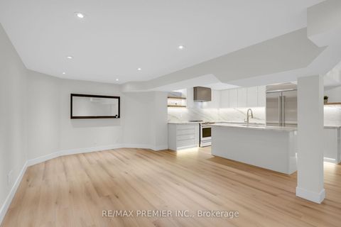 Photo 43 at 19 Polo Crescent, East Woodbridge, Vaughan