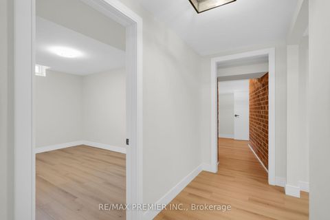 Photo 44 at 19 Polo Crescent, East Woodbridge, Vaughan