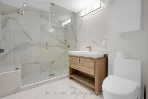 Photo 45 at 19 Polo Crescent, East Woodbridge, Vaughan