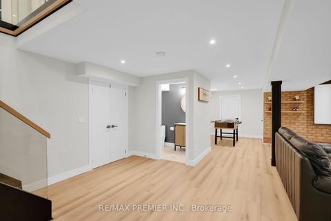 Photo 46 at 19 Polo Crescent, East Woodbridge, Vaughan