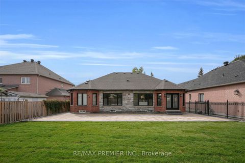 Photo 48 at 19 Polo Crescent, East Woodbridge, Vaughan