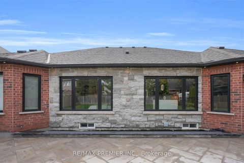 Photo 49 at 19 Polo Crescent, East Woodbridge, Vaughan