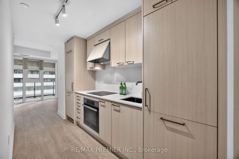 Photo 4 at 811 - 634 Church Street, Yonge Corridor, Toronto