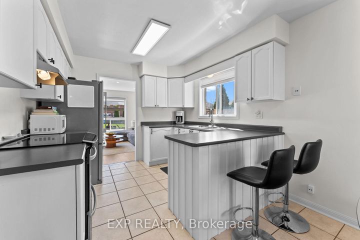 Photo 16 at 7224 Visor Gate, Meadowvale Village, Mississauga