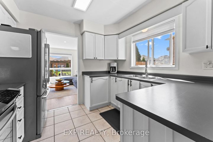 Photo 18 at 7224 Visor Gate, Meadowvale Village, Mississauga