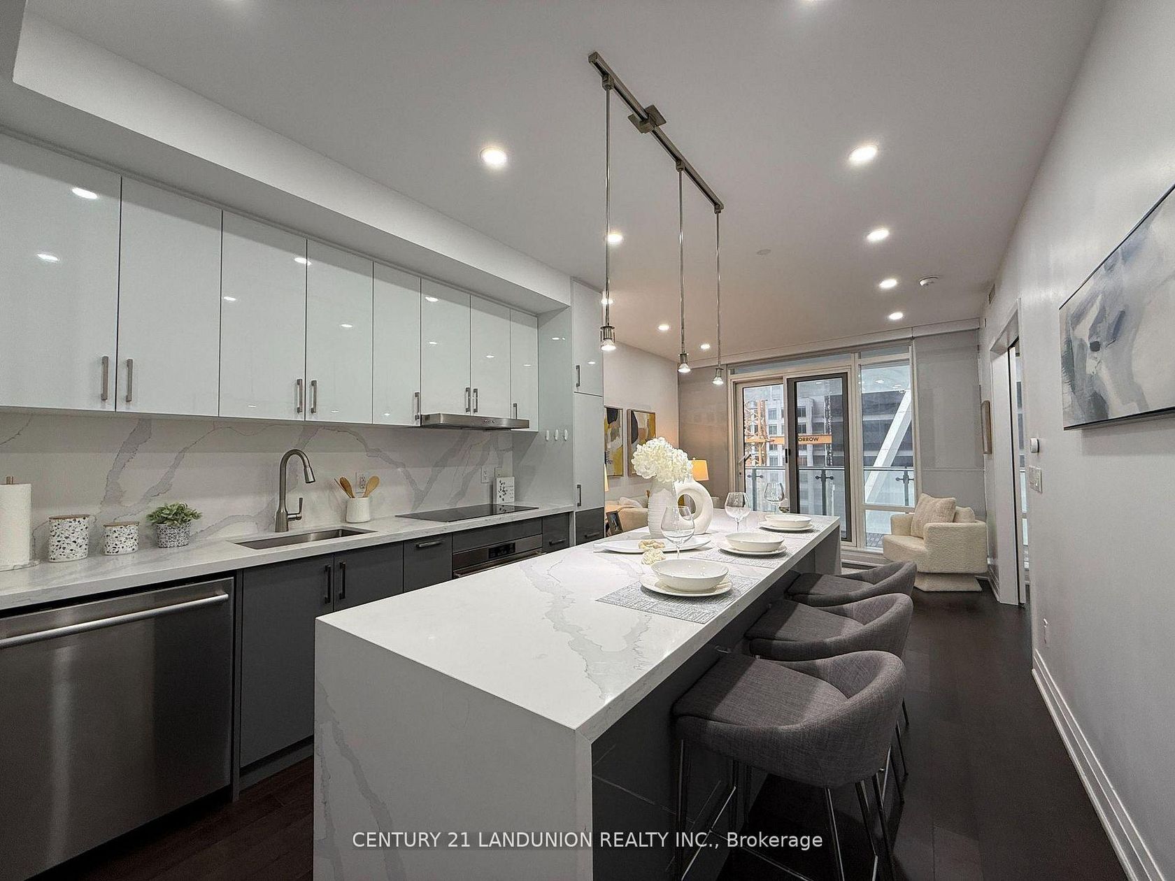 1508 - 1 Bloor Street E, Yonge Corridor, Toronto photo number 2