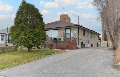 Photo 0 at 33 Heavitree Drive, CFB, Toronto