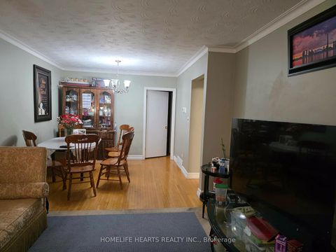 Photo 3 at 33 Heavitree Drive, CFB, Toronto