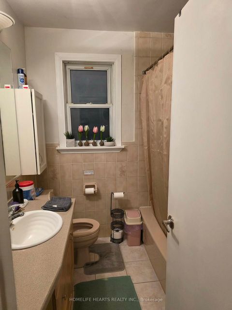 Photo 7 at 33 Heavitree Drive, CFB, Toronto