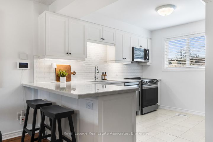 Photo 7 at 48 - 1516 Sixth Line, CP College Park, Oakville