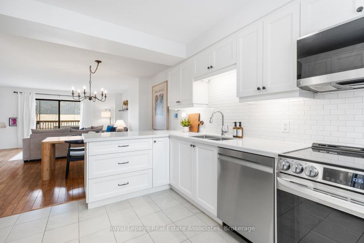 Photo 10 at 48 - 1516 Sixth Line, CP College Park, Oakville