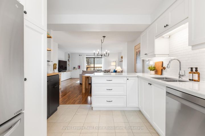 Photo 11 at 48 - 1516 Sixth Line, CP College Park, Oakville