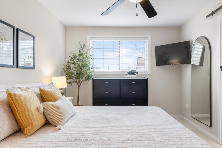Photo 16 at 48 - 1516 Sixth Line, CP College Park, Oakville