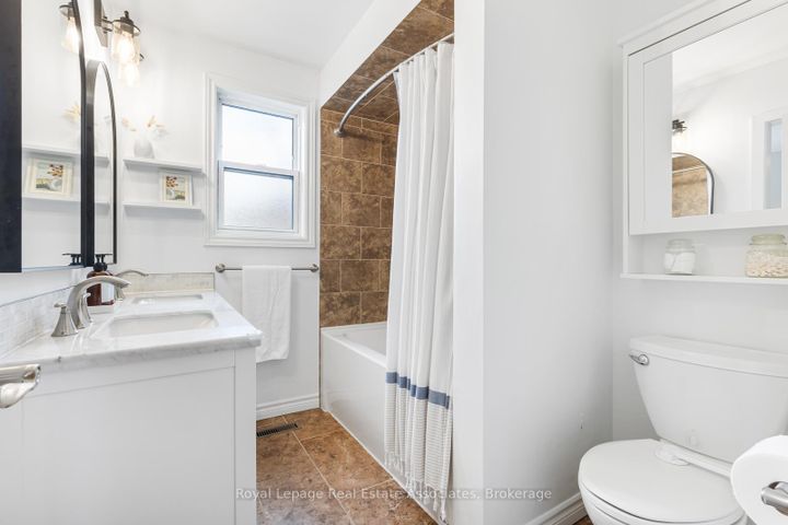 Photo 20 at 48 - 1516 Sixth Line, CP College Park, Oakville