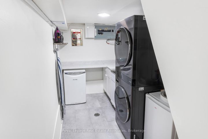 Photo 30 at 48 - 1516 Sixth Line, CP College Park, Oakville