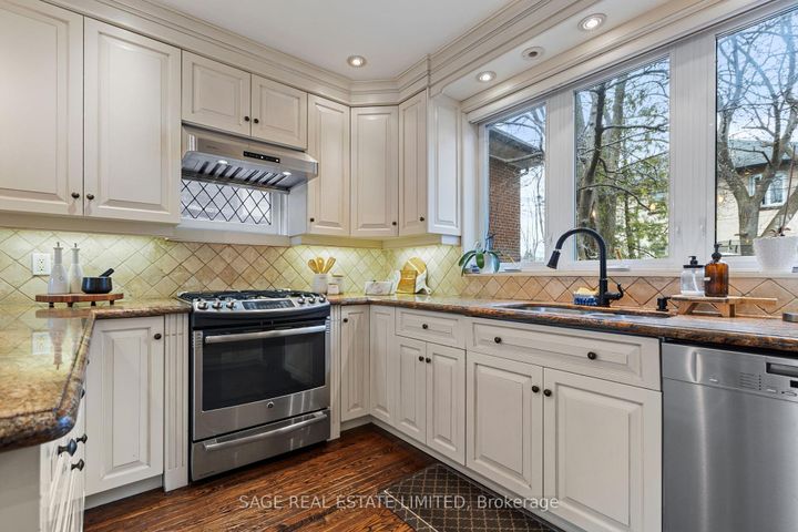 Photo 9 at 85 Weybourne Crescent, Lawrence Park South, Toronto