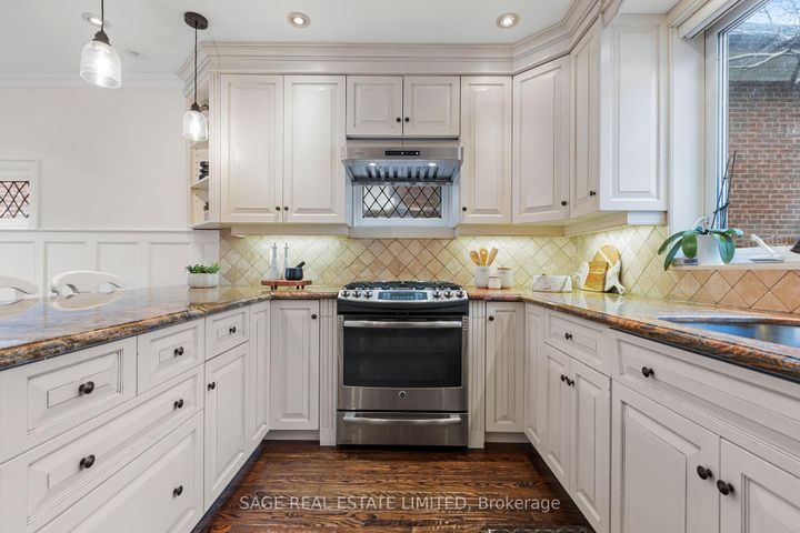 Photo 10 at 85 Weybourne Crescent, Lawrence Park South, Toronto