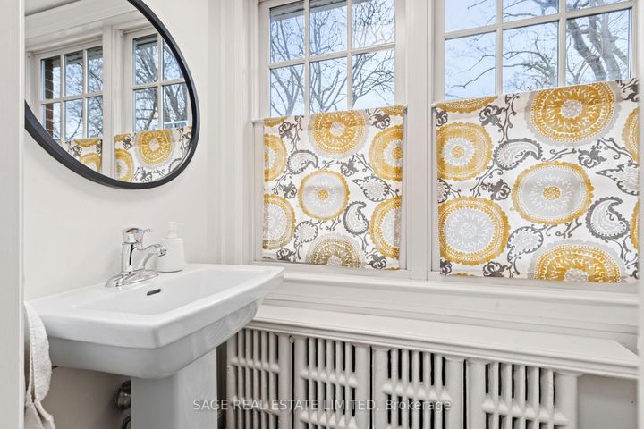 Photo 12 at 85 Weybourne Crescent, Lawrence Park South, Toronto