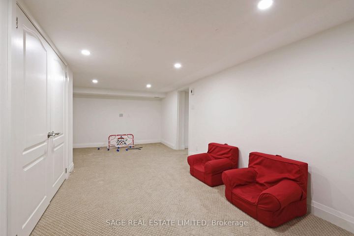 Photo 28 at 85 Weybourne Crescent, Lawrence Park South, Toronto