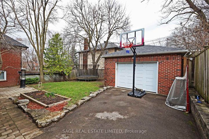 Photo 32 at 85 Weybourne Crescent, Lawrence Park South, Toronto