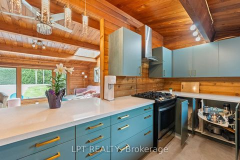 Photo 15 at 10 Maplewood Lane, Sutton & Jackson's Point, Georgina