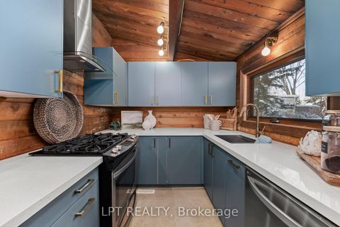 Photo 17 at 10 Maplewood Lane, Sutton & Jackson's Point, Georgina