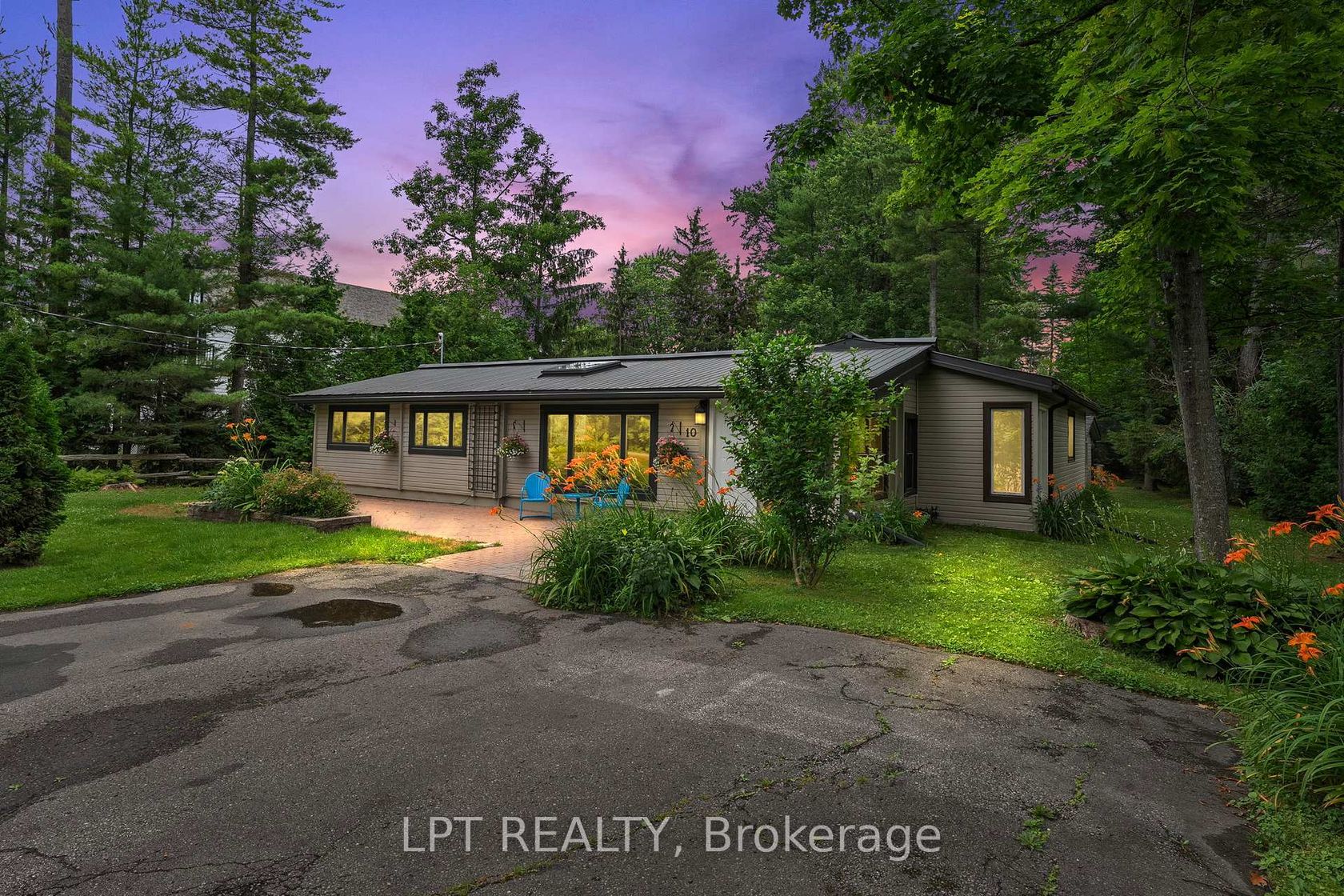 10 Maplewood Lane, Sutton & Jackson