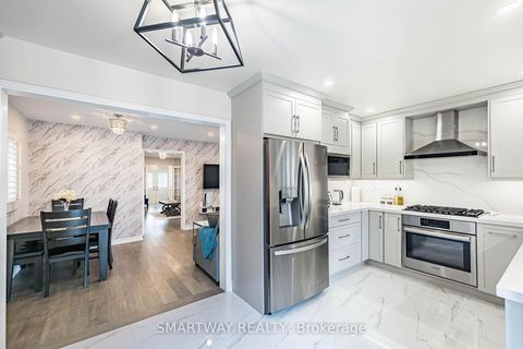 Photo 12 at 41 Ronan Crescent, Sonoma Heights, Vaughan