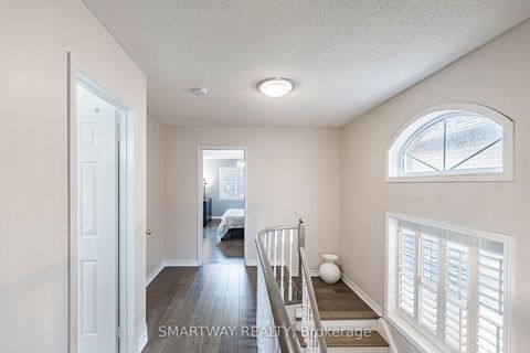 Photo 22 at 41 Ronan Crescent, Sonoma Heights, Vaughan