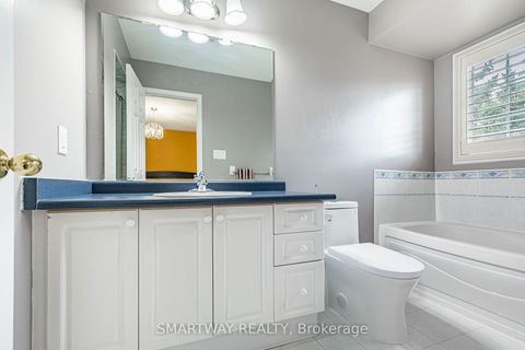 Photo 25 at 41 Ronan Crescent, Sonoma Heights, Vaughan