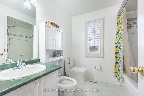 Photo 33 at 41 Ronan Crescent, Sonoma Heights, Vaughan