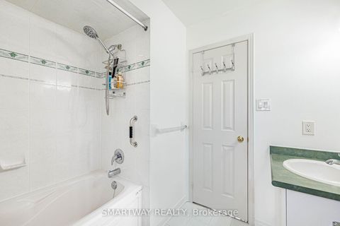 Photo 34 at 41 Ronan Crescent, Sonoma Heights, Vaughan