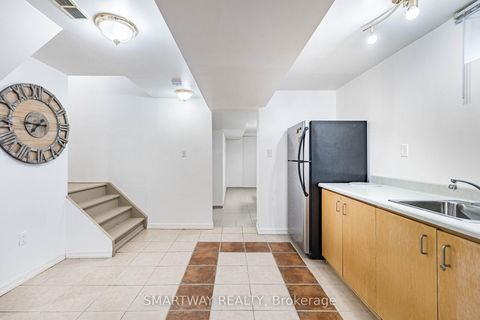 Photo 36 at 41 Ronan Crescent, Sonoma Heights, Vaughan