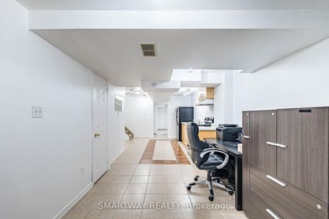 Photo 39 at 41 Ronan Crescent, Sonoma Heights, Vaughan