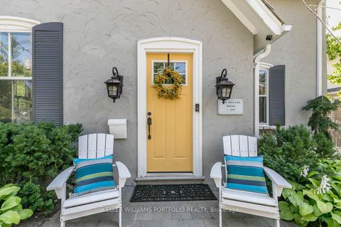 Photo 2 at 27 Catherine Avenue, Aurora Village, Aurora