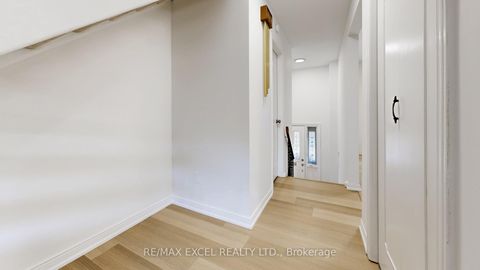 Photo 3 at 3 Red Maple Court, Bayview Village, Toronto