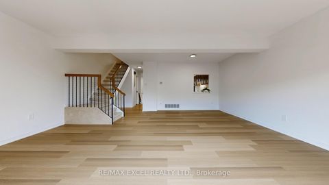 Photo 5 at 3 Red Maple Court, Bayview Village, Toronto