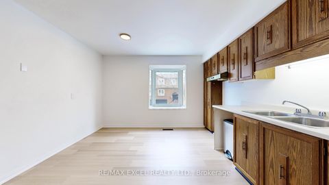 Photo 11 at 3 Red Maple Court, Bayview Village, Toronto