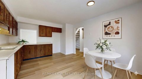 Photo 12 at 3 Red Maple Court, Bayview Village, Toronto