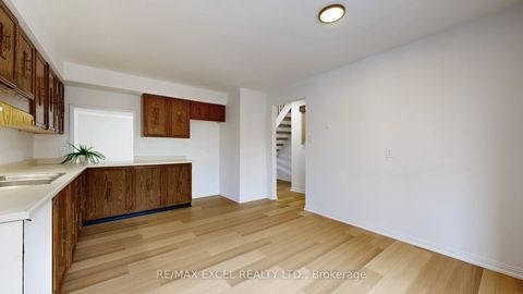 Photo 13 at 3 Red Maple Court, Bayview Village, Toronto