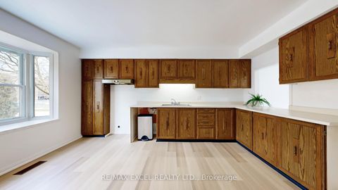 Photo 14 at 3 Red Maple Court, Bayview Village, Toronto