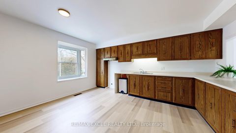 Photo 15 at 3 Red Maple Court, Bayview Village, Toronto