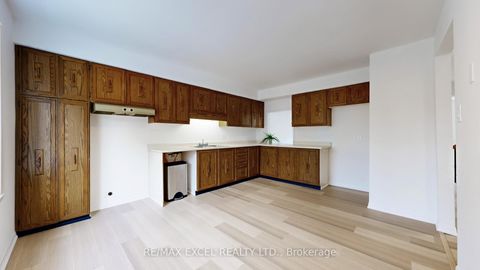 Photo 16 at 3 Red Maple Court, Bayview Village, Toronto