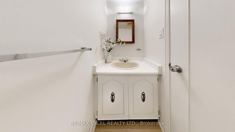 Photo 17 at 3 Red Maple Court, Bayview Village, Toronto