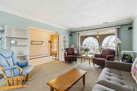 Photo 2 at 118 Tandridge Crescent, Old Rexdale, Toronto