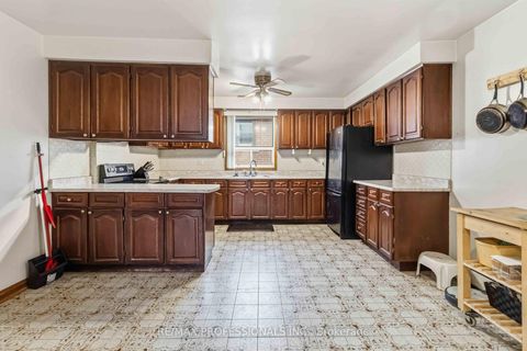 Photo 3 at 118 Tandridge Crescent, Old Rexdale, Toronto