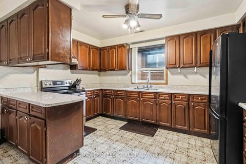 Photo 4 at 118 Tandridge Crescent, Old Rexdale, Toronto
