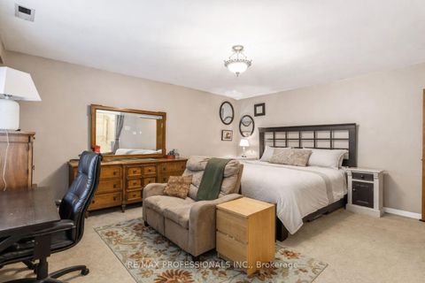 Photo 6 at 118 Tandridge Crescent, Old Rexdale, Toronto