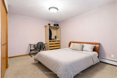 Photo 7 at 118 Tandridge Crescent, Old Rexdale, Toronto