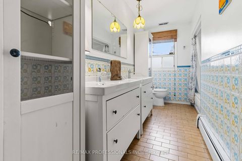 Photo 10 at 118 Tandridge Crescent, Old Rexdale, Toronto